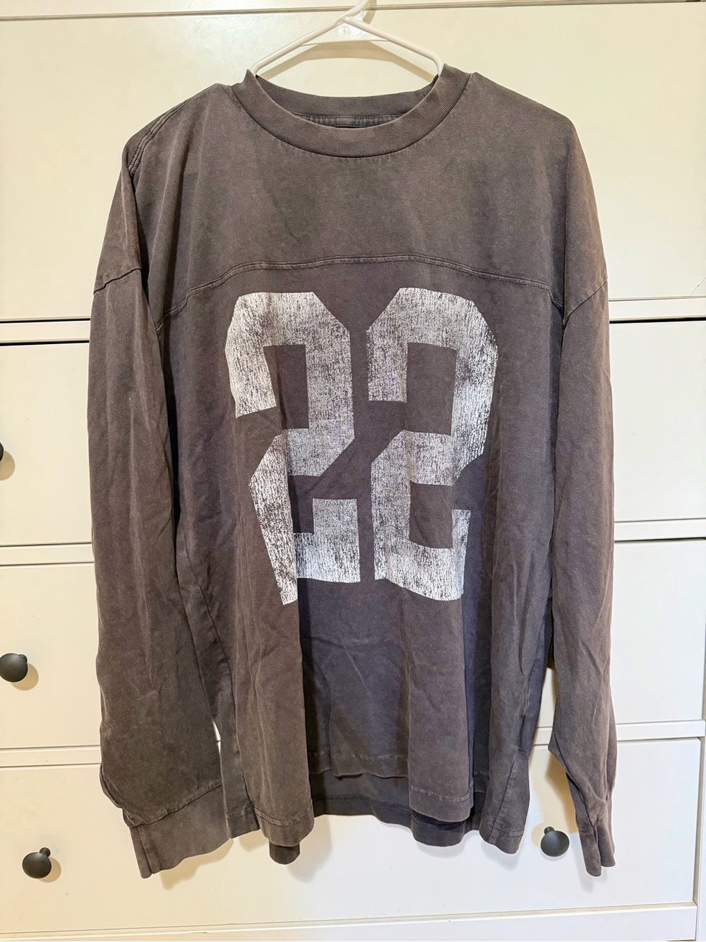 Hollister Men's Long Sleeve Tee with White '22' Graphic - Charcoal